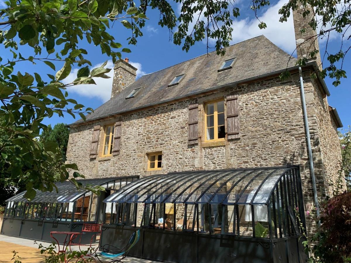 Bed and Breakfast Le Petit Manoir Isigny-le-Buat Exterior foto