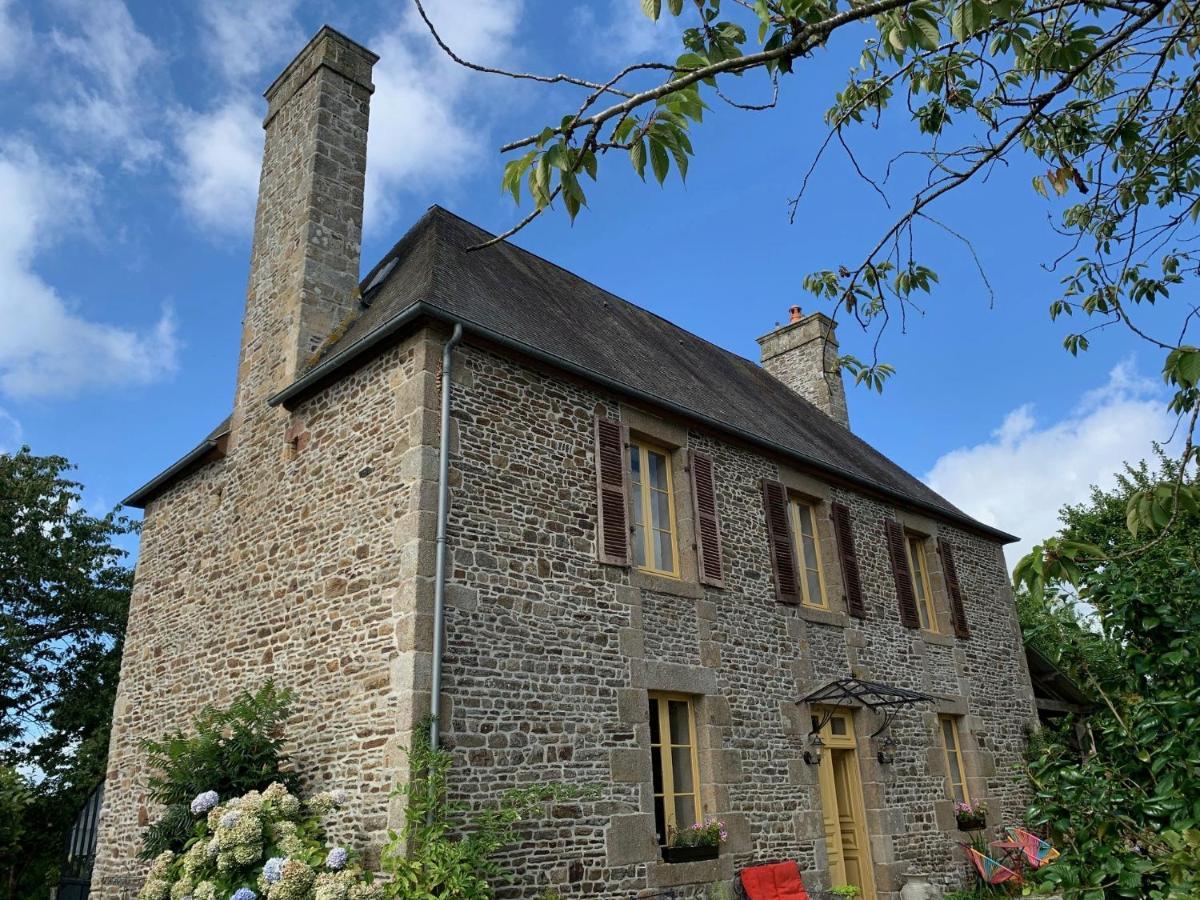 Bed and Breakfast Le Petit Manoir Isigny-le-Buat Exterior foto
